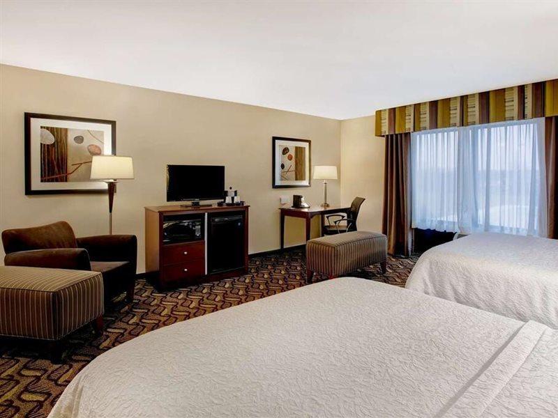 Hampton Inn Dekalb - Near The University Exterior photo