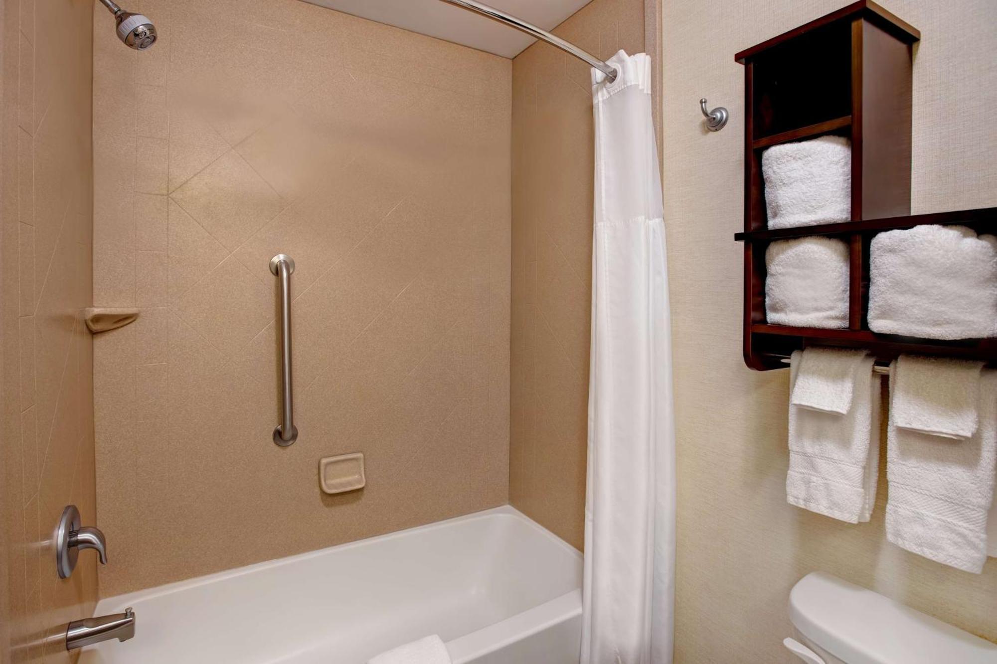 Hampton Inn Dekalb - Near The University Exterior photo