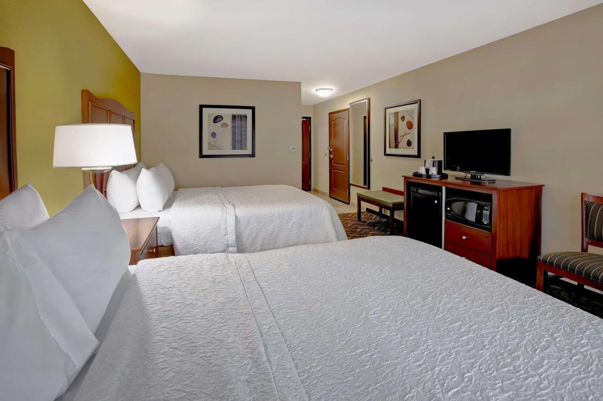 Hampton Inn Dekalb - Near The University Exterior photo