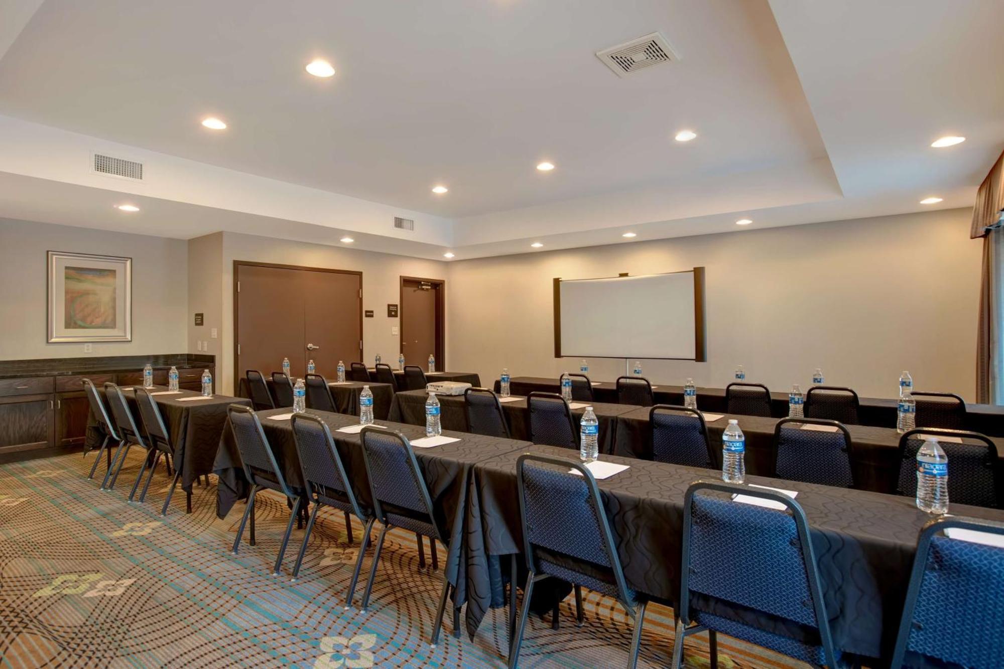 Hampton Inn Dekalb - Near The University Exterior photo