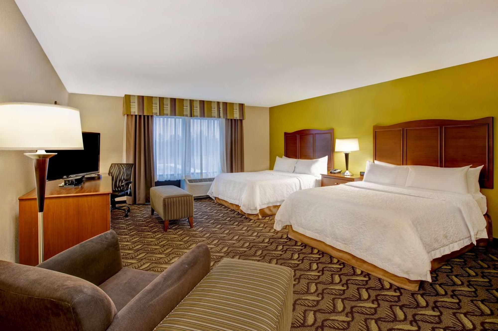 Hampton Inn Dekalb - Near The University Exterior photo