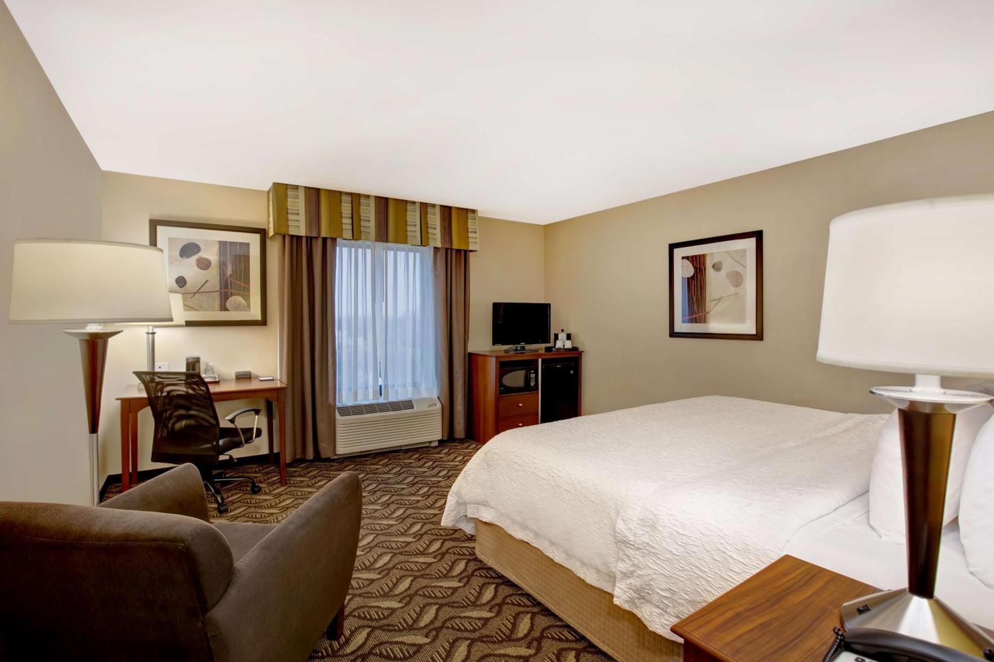 Hampton Inn Dekalb - Near The University Exterior photo
