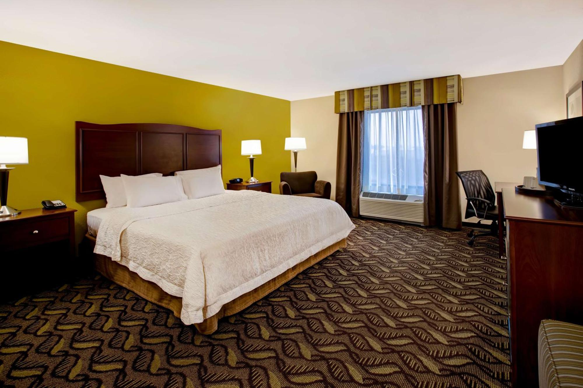 Hampton Inn Dekalb - Near The University Exterior photo
